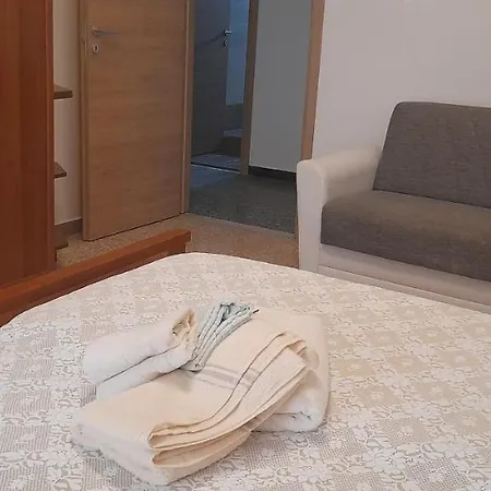 Eja, Ajo